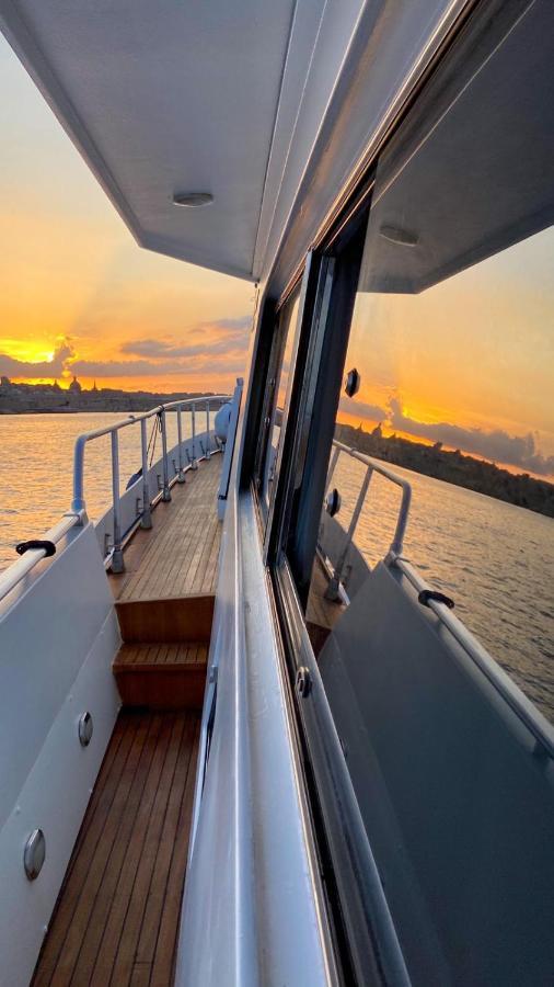 Sea Baroniv "Bedsonboat" Hotel Birgu Ngoại thất bức ảnh