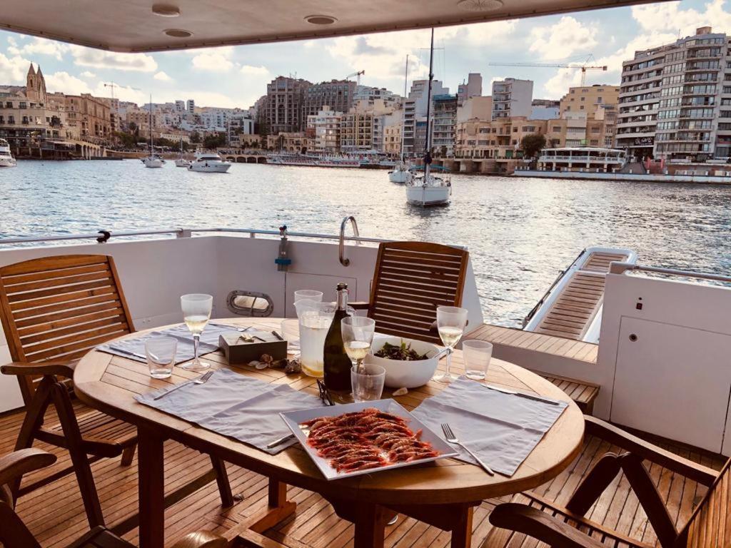 Sea Baroniv "Bedsonboat" Hotel Birgu Ngoại thất bức ảnh