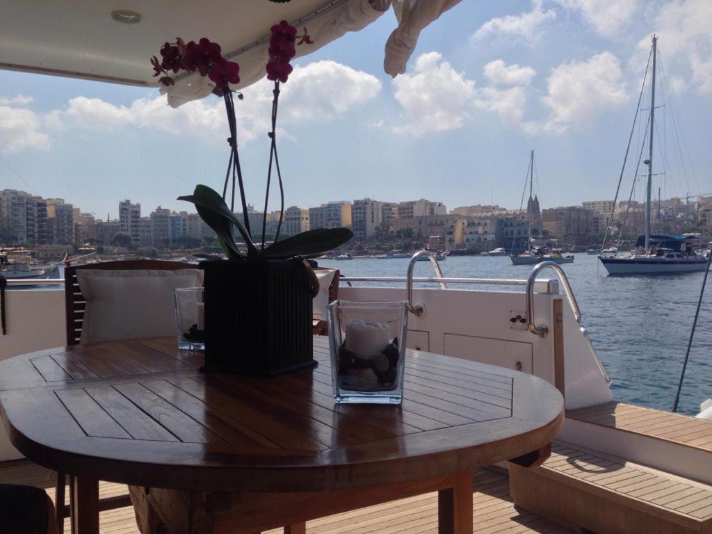 Sea Baroniv "Bedsonboat" Hotel Birgu Ngoại thất bức ảnh