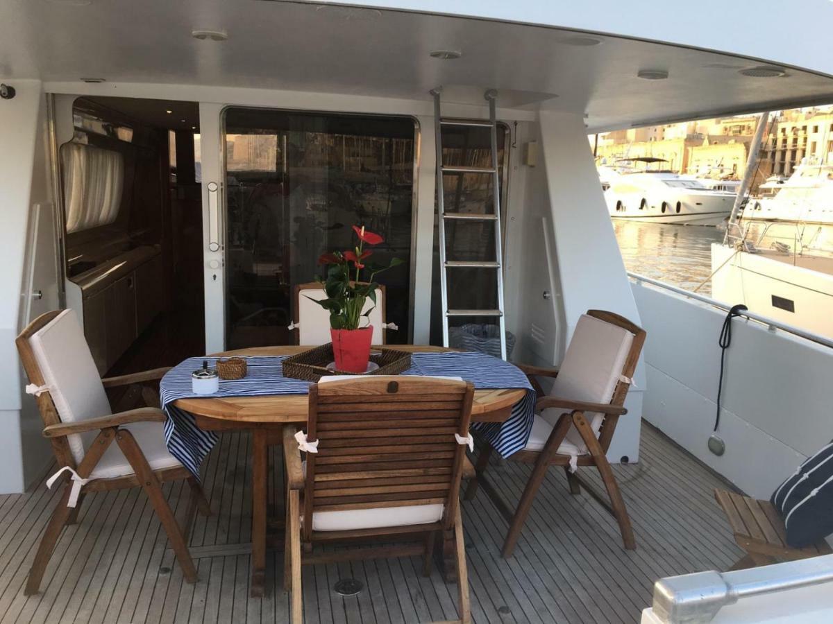 Sea Baroniv "Bedsonboat" Hotel Birgu Ngoại thất bức ảnh